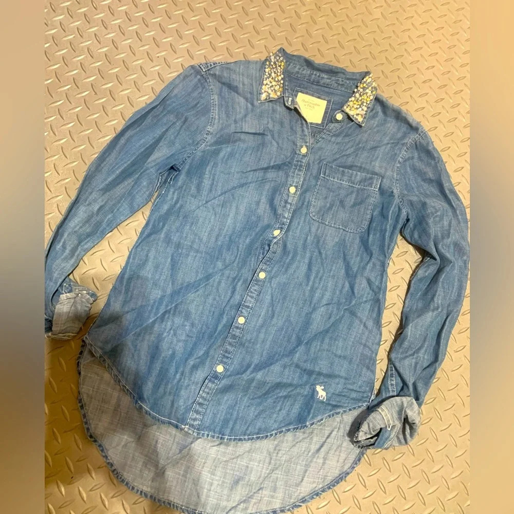 Embellished collar Abercrombie denim button up shirt beaded boho preppy spring